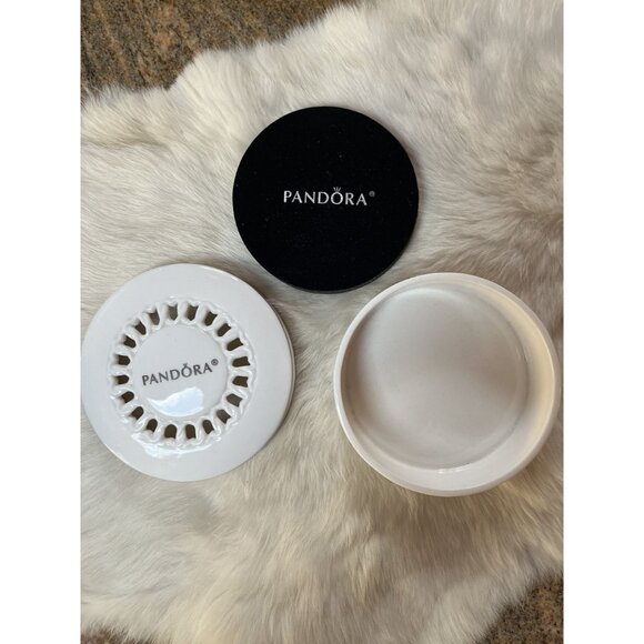 Pandora Bone China Porcelain Jewelry Box Lattice Hearts Lid "Circle of Love" - Picture 4 of 10